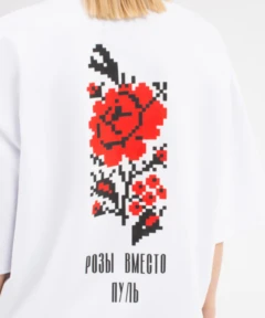 Футболка «Розы вместо пуль»